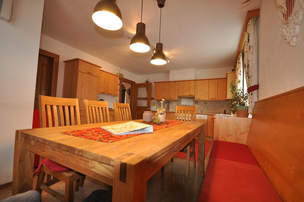 Haus Alpenglueck Apartment Kaunertal Bagian luar foto