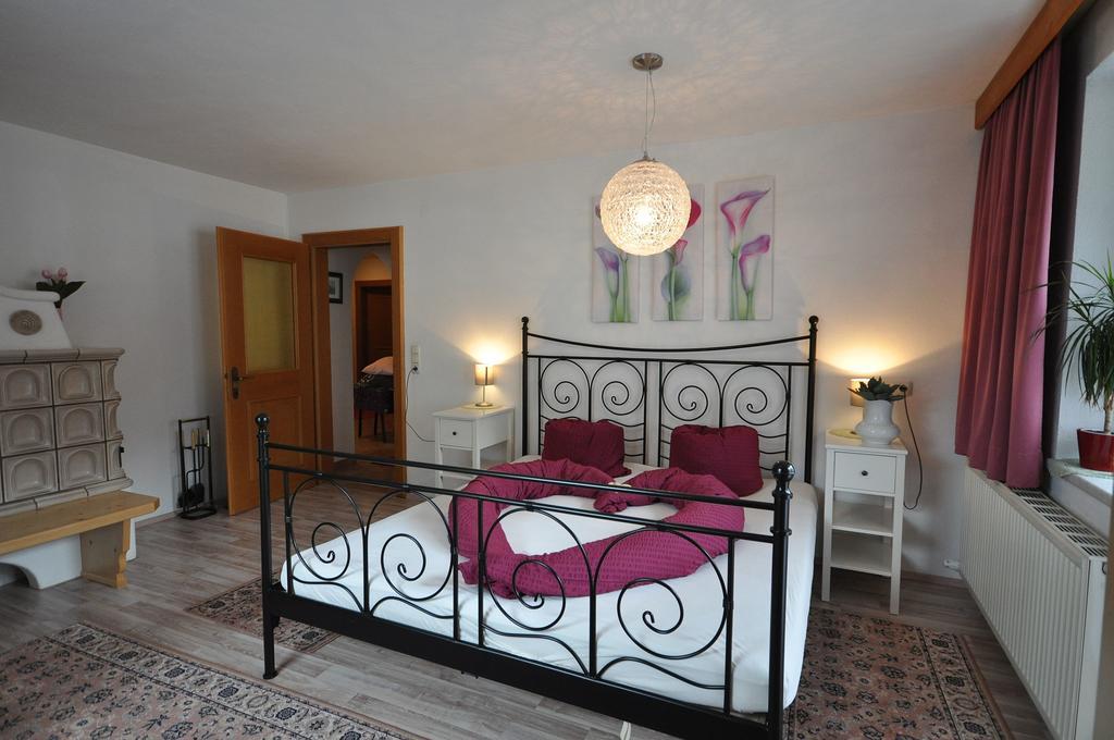 Haus Alpenglueck Apartment Kaunertal Bagian luar foto