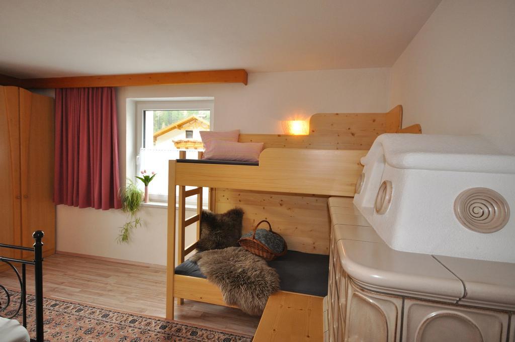 Haus Alpenglueck Apartment Kaunertal Bagian luar foto