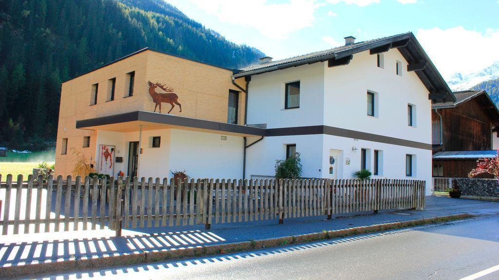Haus Alpenglueck Apartment Kaunertal Bagian luar foto