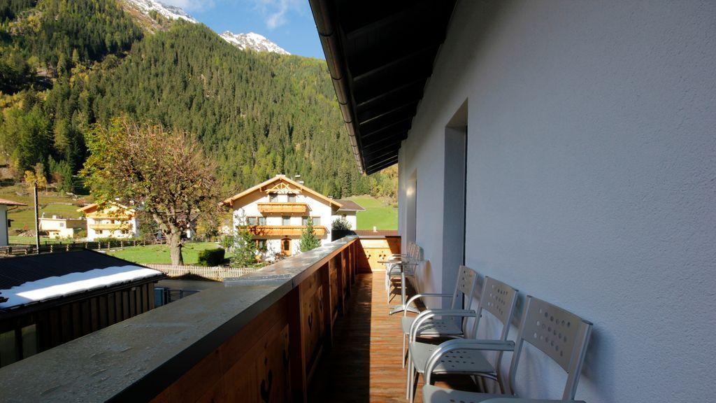 Haus Alpenglueck Apartment Kaunertal Bagian luar foto